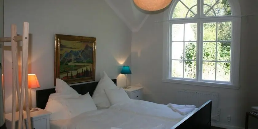 Tek Büyük veya İki Ayrı Yataklı Oda, Ortak Banyo