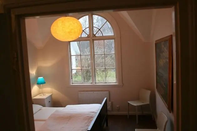 Tek Büyük veya İki Ayrı Yataklı Oda, Ortak Banyo