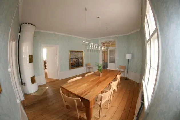 Tek Büyük veya İki Ayrı Yataklı Oda, Ortak Banyo (Large)