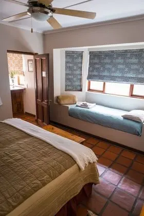 Luxury Kır Evi, 1 Yatak Odası, Havuz Kullanımı, Dağ Manzaralı (Small cottage: Red Bishop)