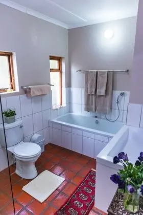 Luxury Kır Evi, 1 Yatak Odası, Havuz Kullanımı, Dağ Manzaralı (Small cottage: Red Bishop)