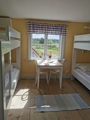 Dört Kişilik Oda, Ortak Banyo