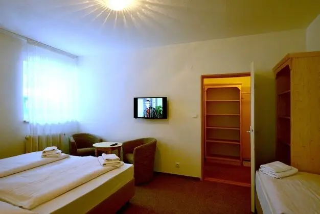 Üç Kişilik Oda