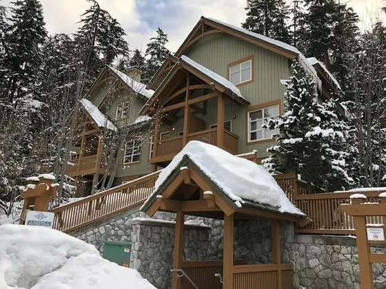 Sıra Ev, Birden Çok Yatak (Ski in/ Ski out Minutes from Village,)