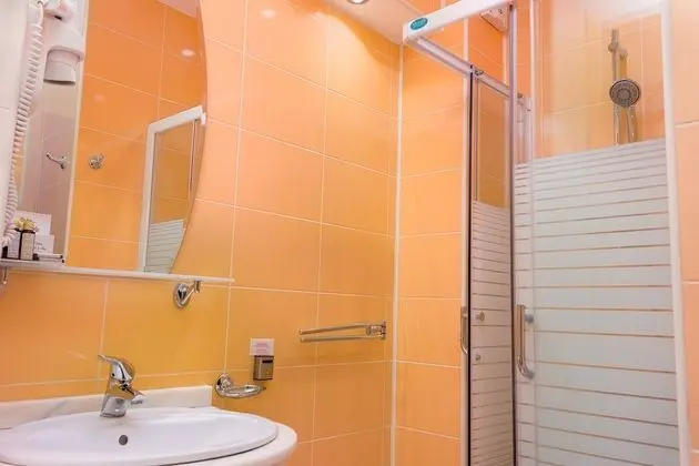 Tek Büyük veya İki Ayrı Yataklı Oda, Balkon