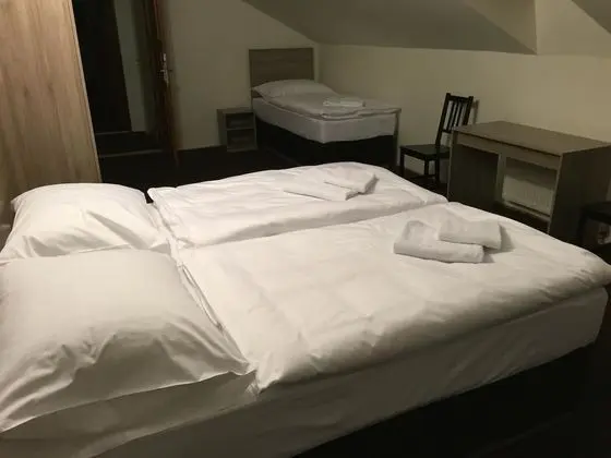 Üç Kişilik Oda