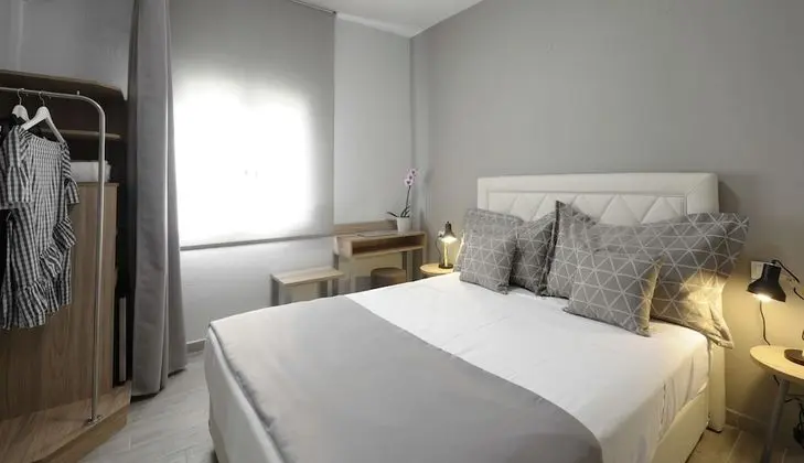 Tek Büyük veya İki Ayrı Yataklı Oda (No Balcony)