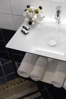 Standard Tek Büyük veya İki Ayrı Yataklı Oda, Havuz Manzaralı
