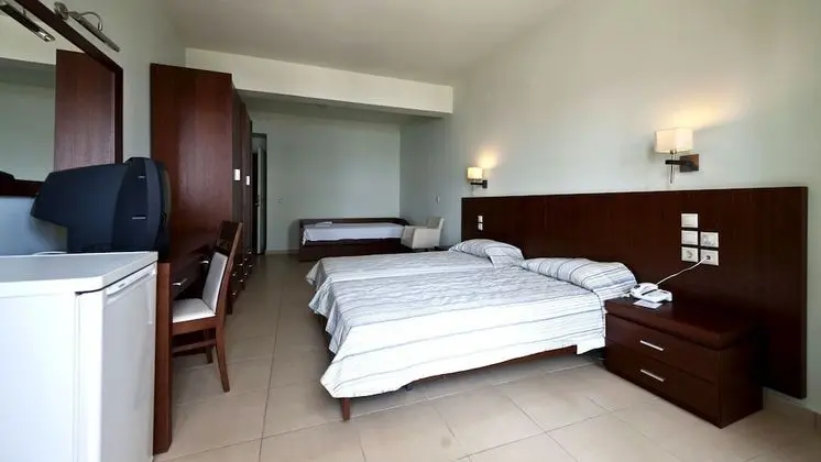 Üç Kişilik Oda, Deniz Manzaralı