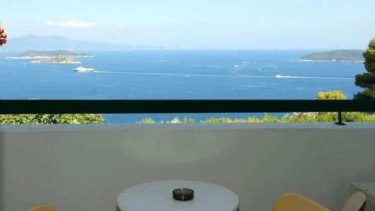 Üç Kişilik Oda, Deniz Manzaralı
