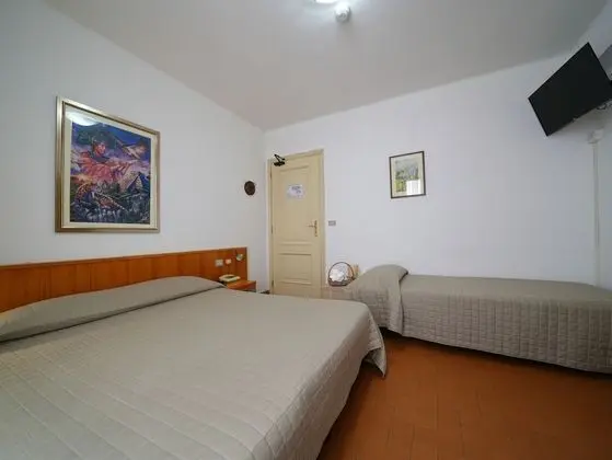 Üç Kişilik Oda