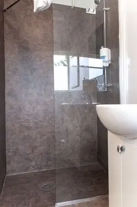 Tek Kişilik Oda, 1 Tek Kişilik Yatak, Ortak Banyo