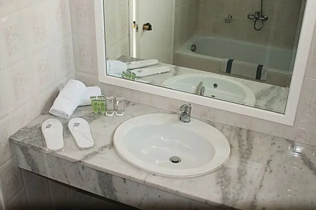 1 Çift Kişilik Veya 2 Tek Kişilik Yatak Superior Side Sea View