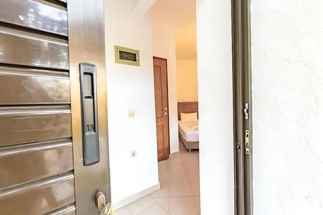 Economy Stüdyo, Teras