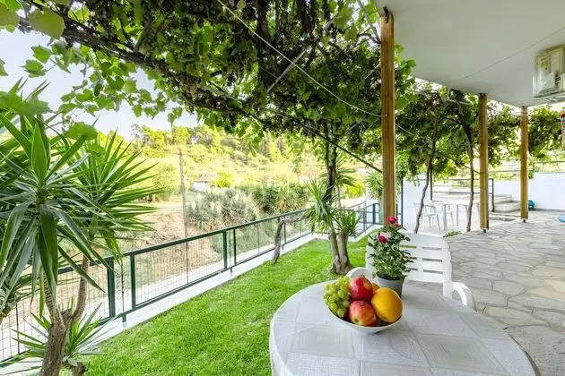 Economy Stüdyo, Teras