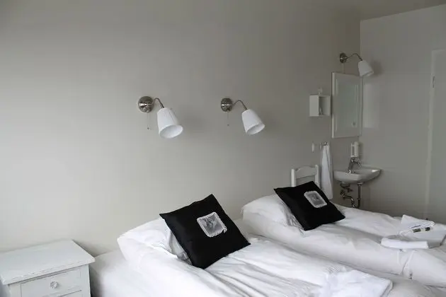 Tek Büyük Yataklı Oda, Ortak Banyo