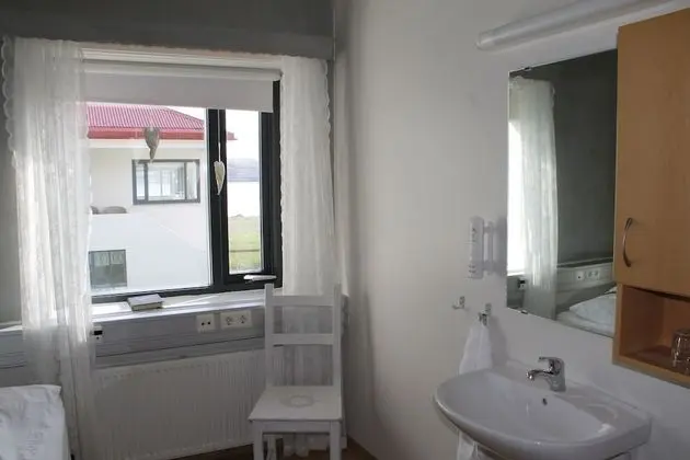 Üç Kişilik Oda, Ortak Banyo