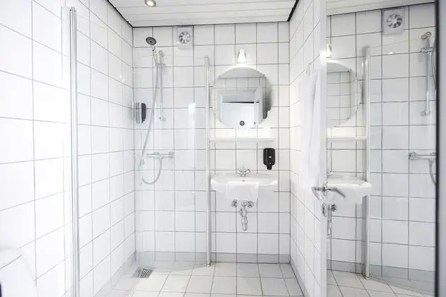 Standard Oda, 1 En Büyük (King) Boy Yatak, Engellilere Uygun, Şehir Manzaralı