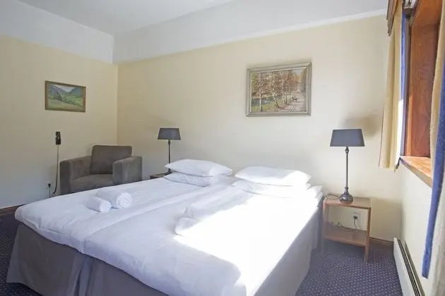 Tek Büyük Yataklı Oda, 2 Tek Kişilik Yatak (Above restaurant & pub)