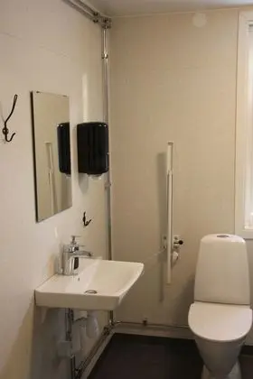 İki Ayrı Yataklı Oda, Ortak Banyo (Hostel, bed sheets are not provided)