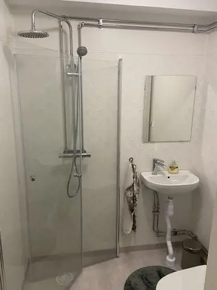 İki Ayrı Yataklı Oda, Ortak Banyo (Hostel, bed sheets are not provided)