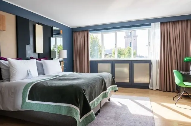 Deluxe Tek Büyük Yataklı Oda, Şehir Manzaralı (Skyline King)