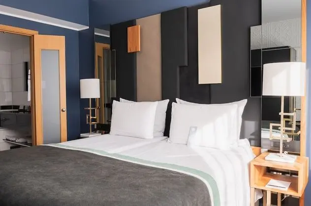 Deluxe Tek Büyük Yataklı Oda, Şehir Manzaralı (Skyline King)