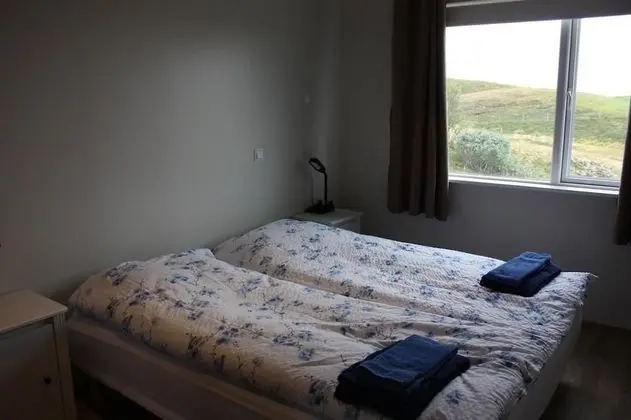 İki Ayrı Yataklı Oda, Ortak Banyo