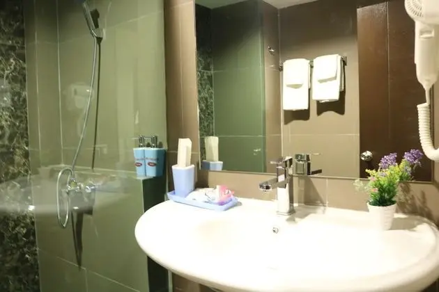 Deluxe Triple Room Mountain View