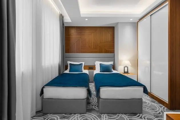 Family Room  with Free Parking