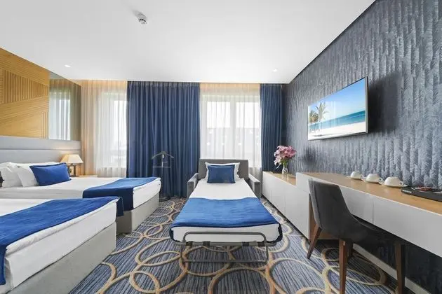 Family Room  with Free Parking