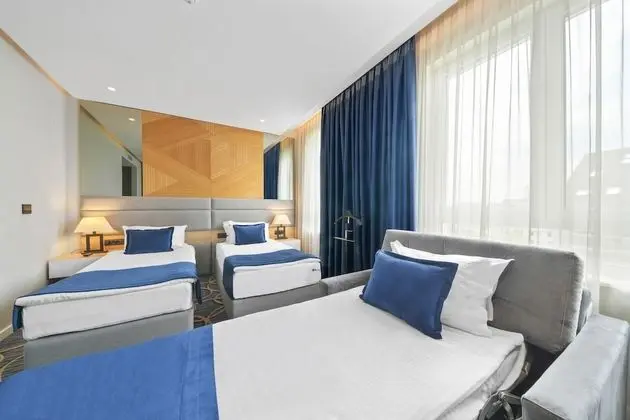Family Room  with Free Parking