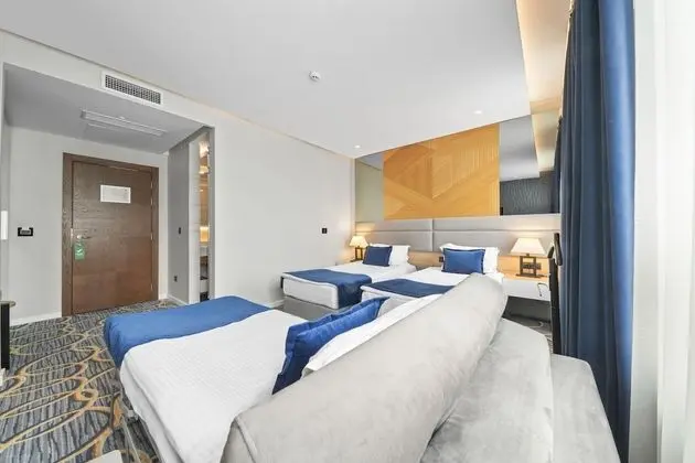 Family Room  with Free Parking