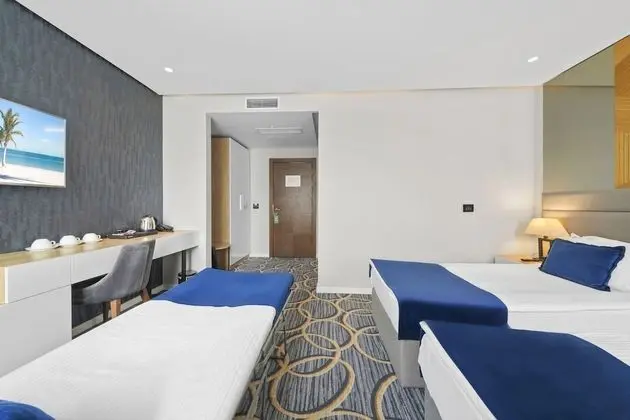 Family Room  with Free Parking