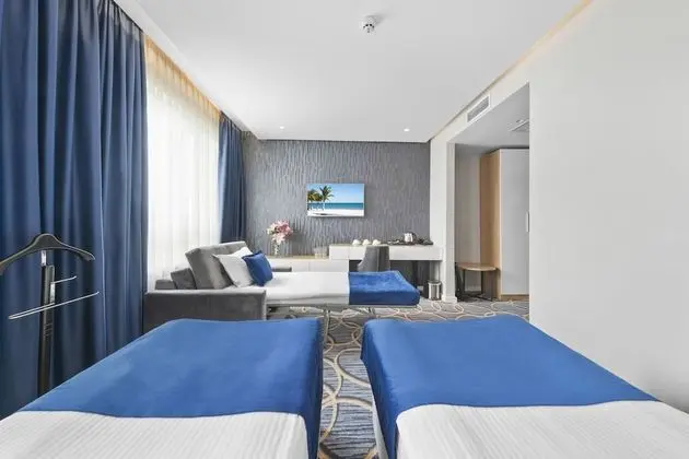 Family Room  with Free Parking