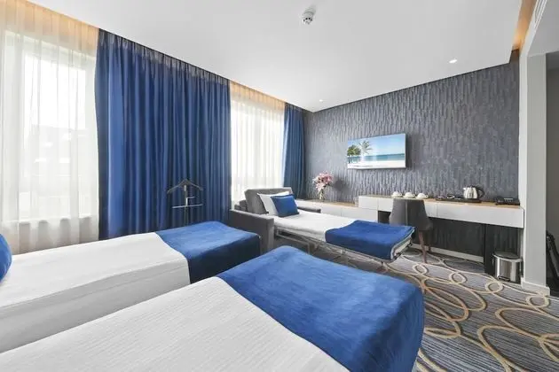 Family Room  with Free Parking