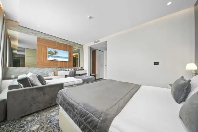 Family Room  with Free Parking