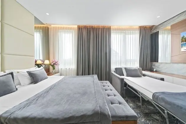 Family Room  with Free Parking