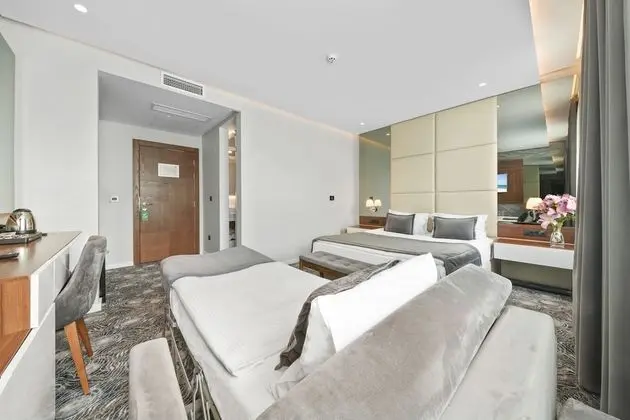 Family Room  with Free Parking