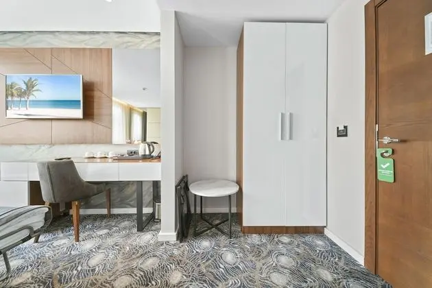 Family Room  with Free Parking