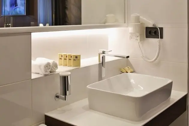 Standard Twin Room with Free Parking