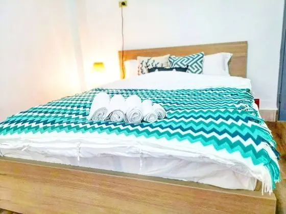 Comfort Queen Bed Studio (Street Side)