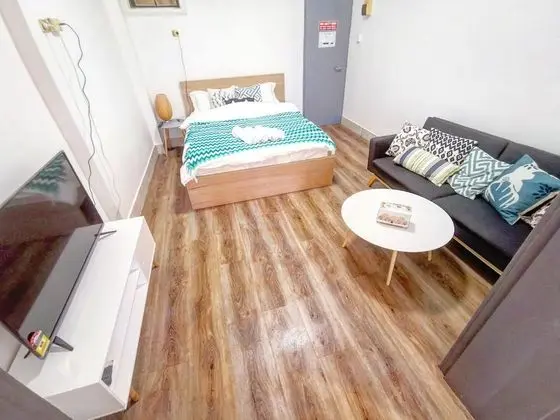 Comfort Queen Bed Studio (Street Side)