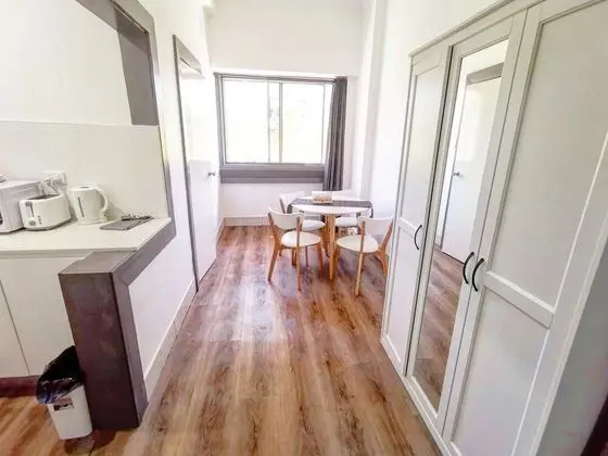 Comfort Queen Bed Studio (Street Side)