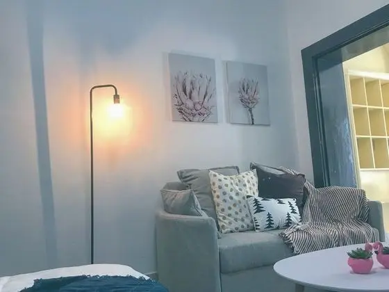 Comfort Queen Bed Studio (Street Side)