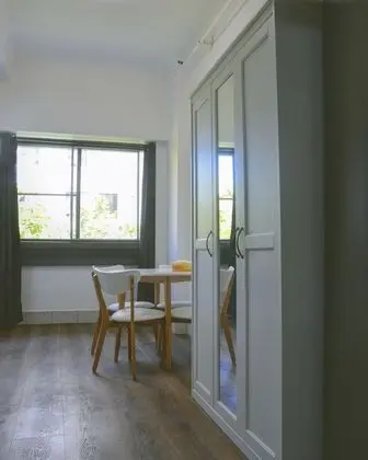 Comfort Queen Bed Studio (Street Side)