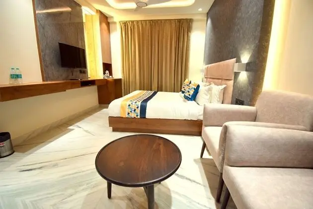 Luxury Oda