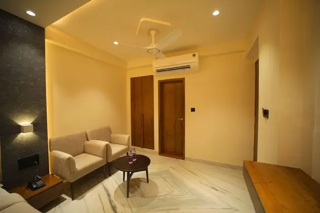 Luxury Oda