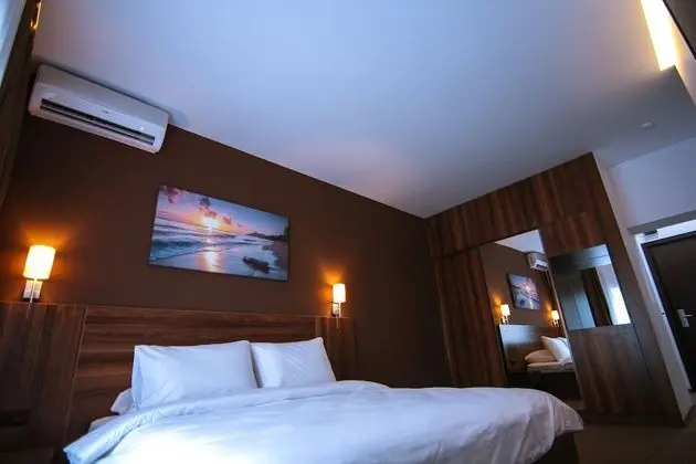 Deluxe Family Room