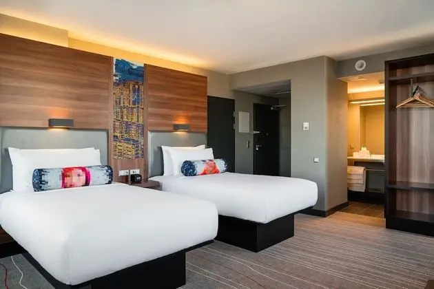 Superior Sky Twin Room, City view